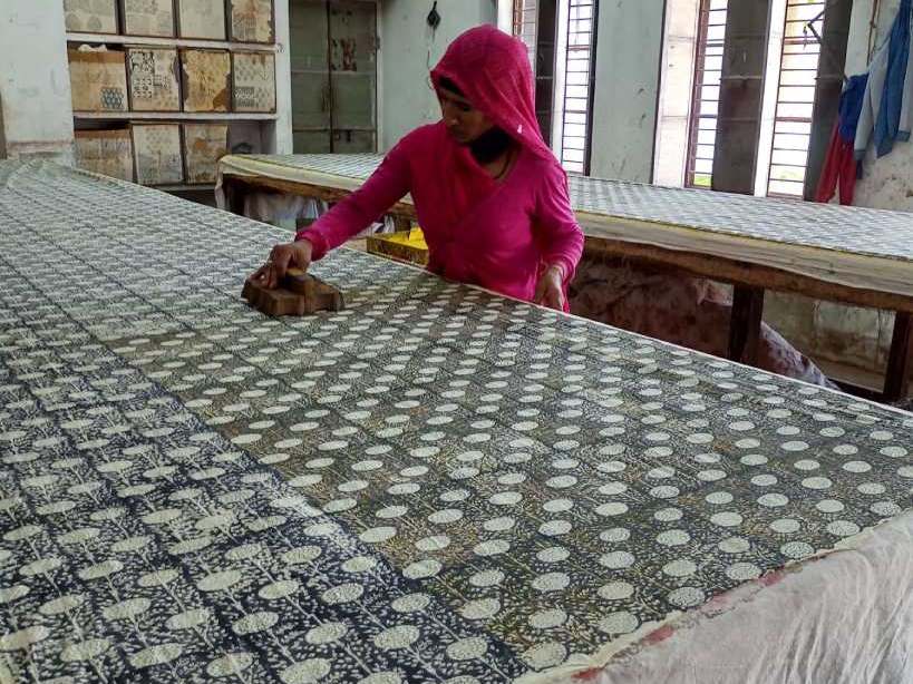 BLOCK PRINT COTTON ON TABLE WOMEN